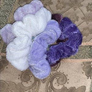 5 assorted scrunchies
